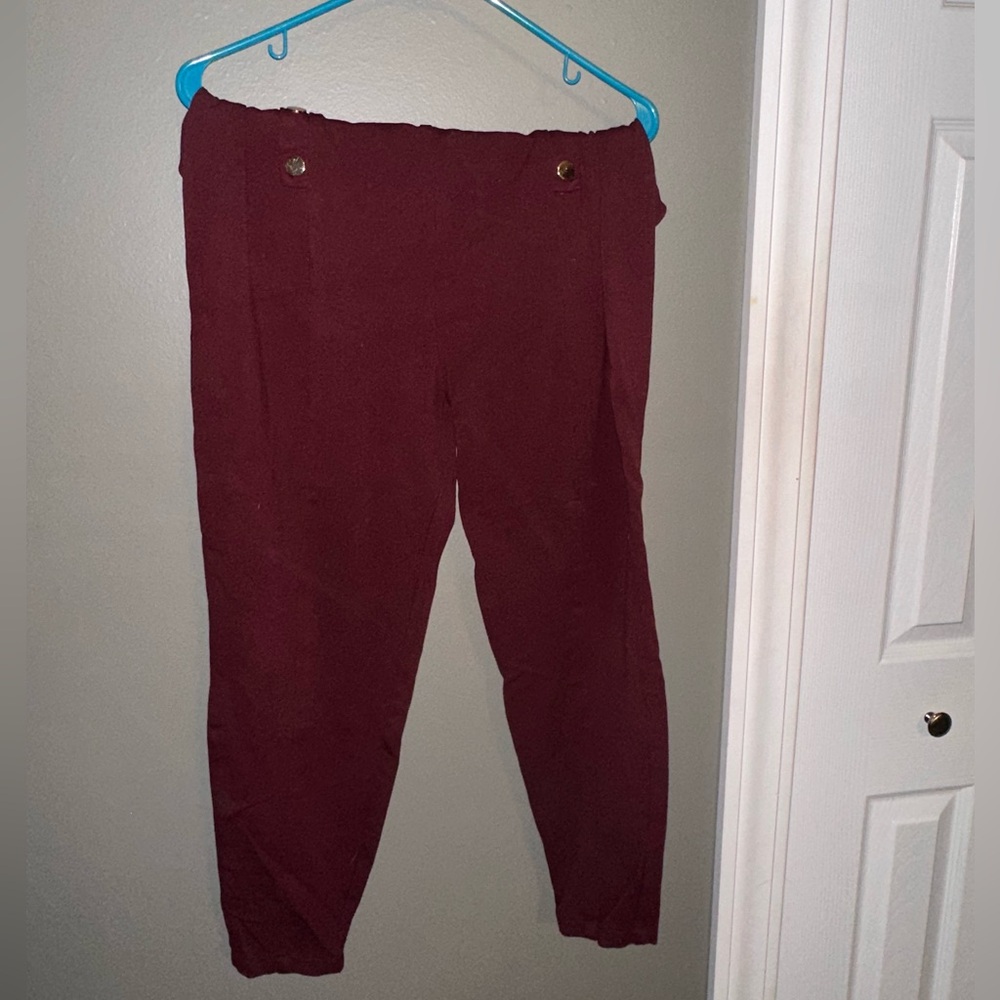Burgundy leggings with button detail